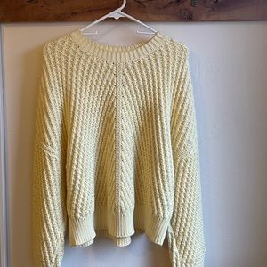 Vince cable knit sweater. Soft yellow.